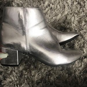 Vintage Metallic boots!